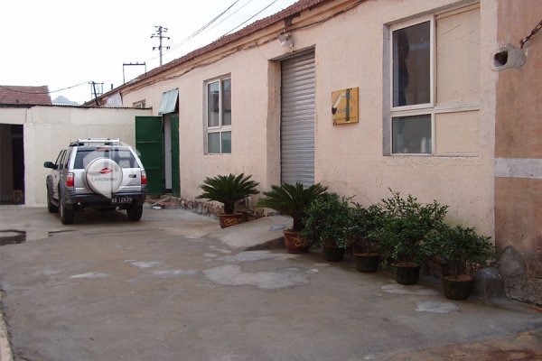 2004年(nián)，景鴻就(jiù)是(shì)從(cóng)這(zhè)裡(lǐ)開(kāi)始的(de)